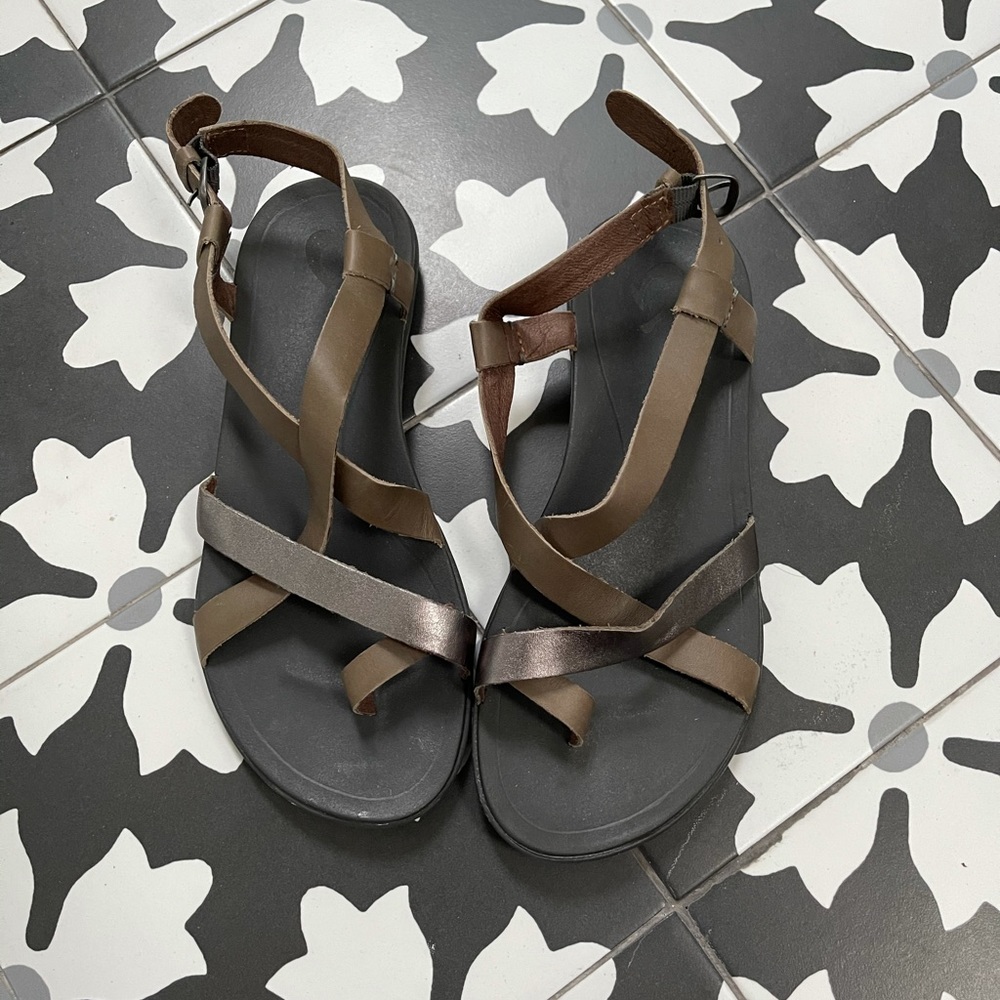 OluKai Sandals Size 7